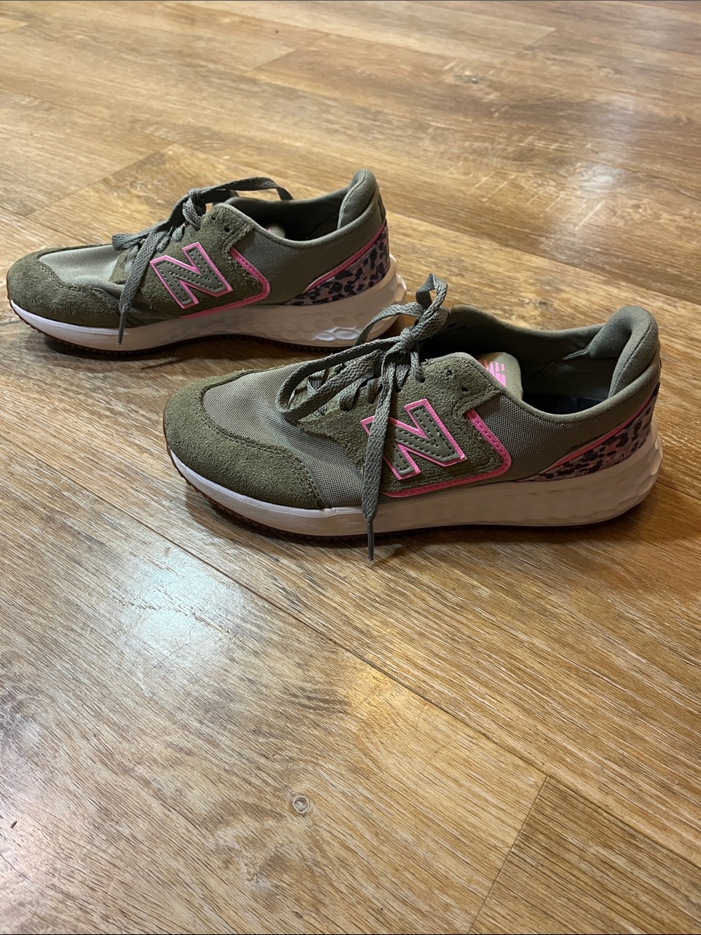 New Balance Green Pink Fresh Foam X70 Sneaker Tennis Shoe Women's 7 Logo Trainer - Picture 2 of 13